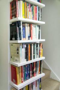 Contemporary modern built in book shelves 2