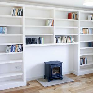 Contemporary white built in bookshelves