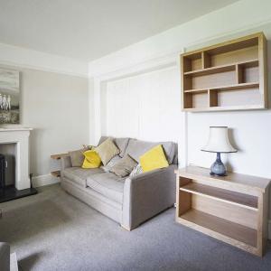 Modern living room shelving built in