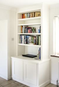 Modern styled alcove unit with panelled doors