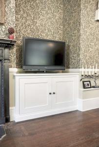 Traditional built in cupboard in Alcove