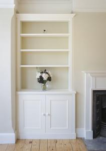 Alcove built in cupboards