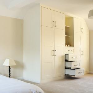 Shaker style built in bedroom wardrobes