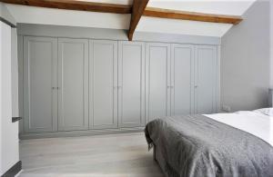 fitted wardrobes wall to wall in grey