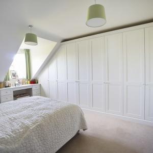 modern fitted wall to wall wardrobe & fitted bedroom