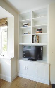 Made in Oxford 3 door alcove cupboard TV unit