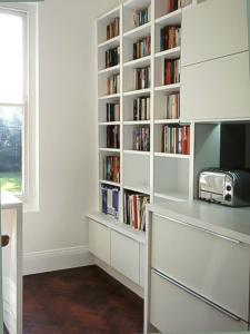 contemporary alcove unit with low cabinets in Oxford