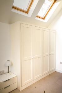 4-door-shaker-wardrobe-in-corner