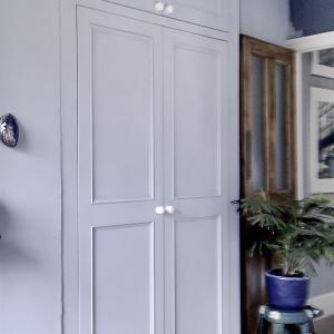 Victorian alcove wardrobe in blue with high doors