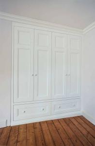 Victorian-period-wardrobe-in-an-Alcove