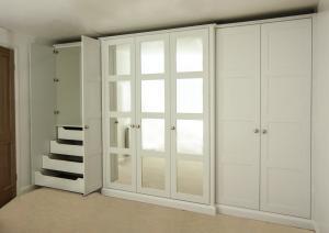 Wall-to-wall-shaker-wardrobe-with-mirrors-and-Break fornt