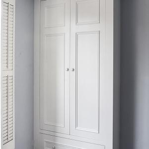 alcove wardrobe built in to bedroom