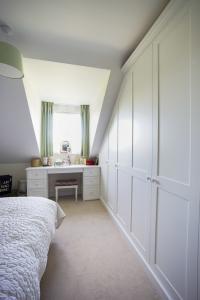 Modern fitted Shaker wardrobe in bedroom