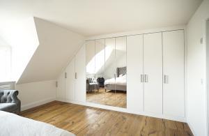 modern wall to wall fitted wardrobe wit mirrors