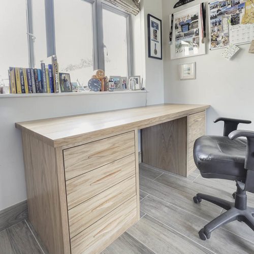 Free standing desk in Oak