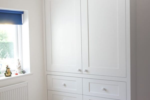 Shaker-wardrobe-with-drawers