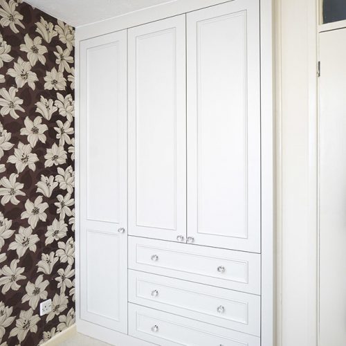 fitted alcove Wardrobe with door beading