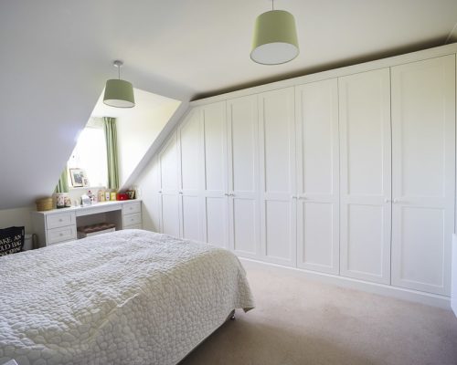 modern fited wall to wall wardrobe & fitted shaker bedroom
